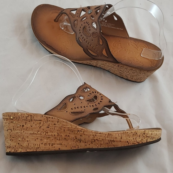 clarks wedge flip flops